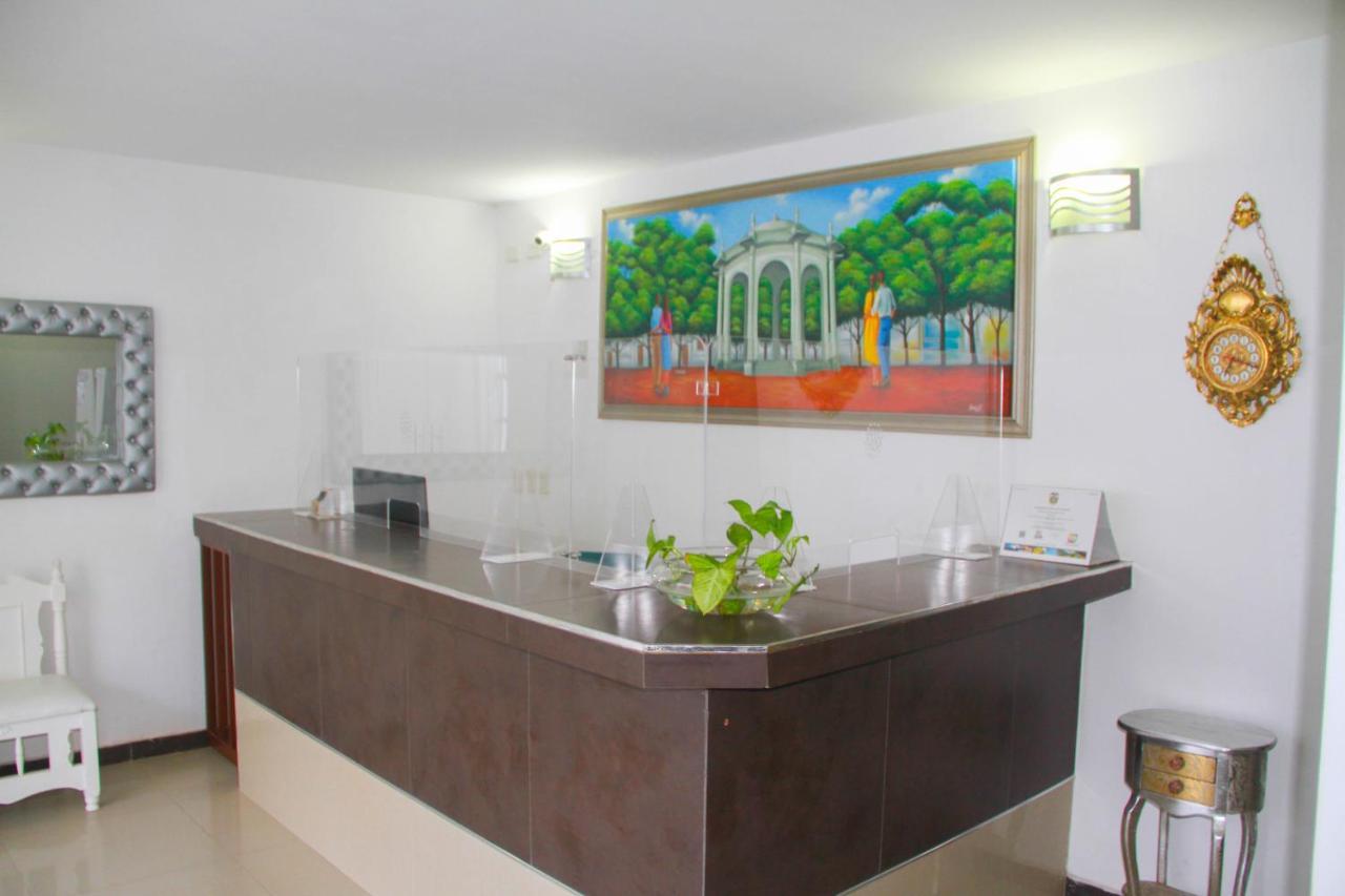 Hotel Parque De Los Novios Inn 圣玛尔塔 外观 照片